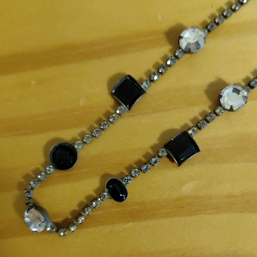 Sorrelli Rhinestone Necklace In EUC - Picture 11 of 14